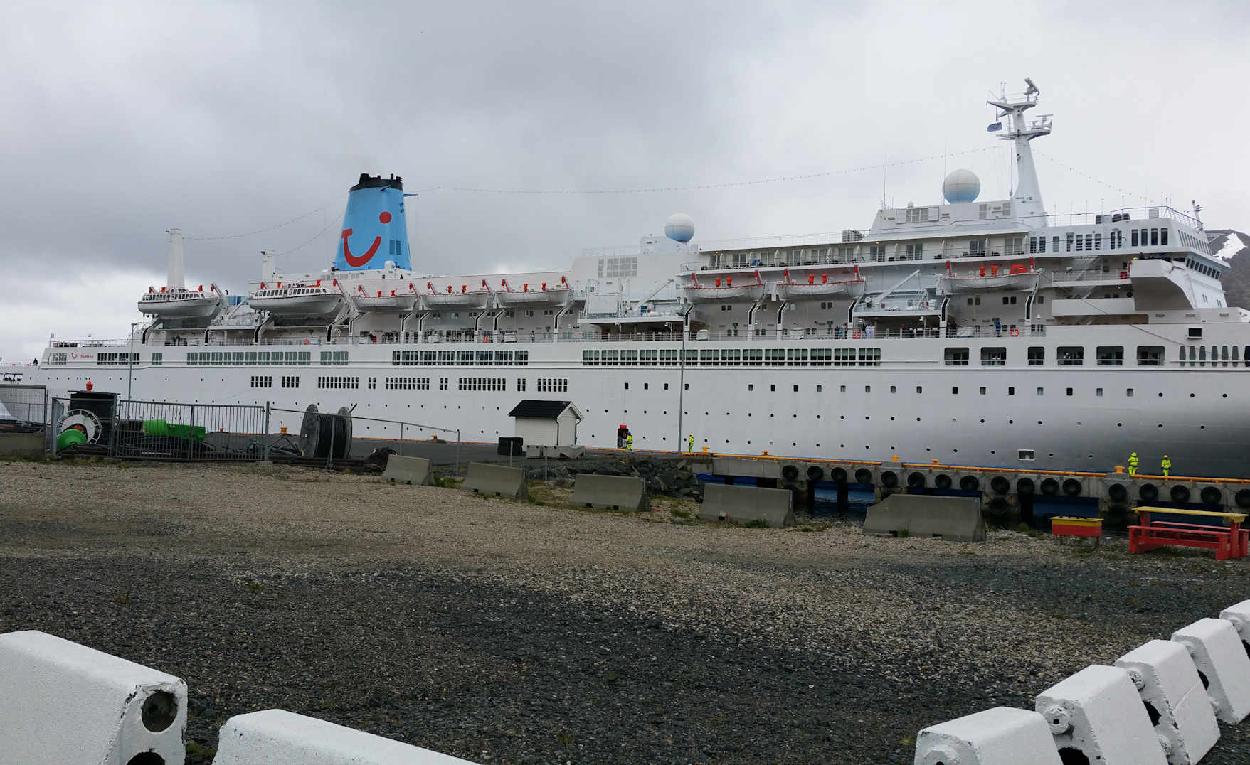  3. Februar 2024 - Mach eine Kreuzfahrt-Tag - Besserwisser Kalender Bildidee 